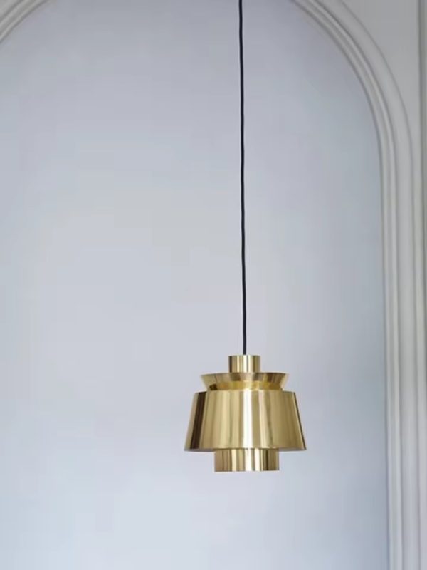 Lampy wiszące Uti w stylu retro z metalowymi kloszami