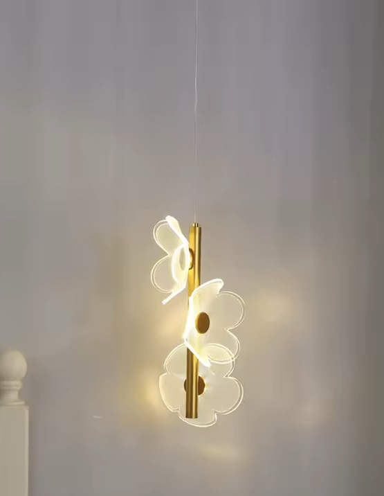 Lampa wisząca w stylu nowoczesnym z kwiatowym motywem