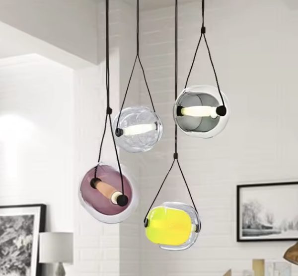 Lampa wisząca Api z szkła w kształcie komórki roślinnej