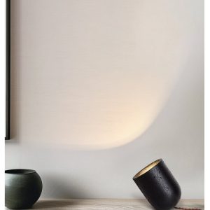 Athenora - Lampa stołowa czarna trawertynowa z złotym wnętrzem do salonu Ø18×17cm