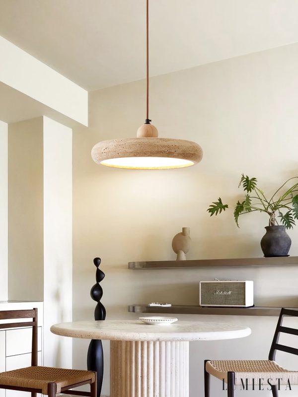 Aura Terra - Lampa wisząca trawertynowa, żółta do salonu i jadalni, Ø30 x H11 cm