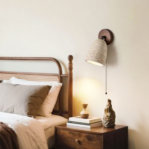 Capitolia - Lampa stołowa trawertynowa z orzechową podstawą do salonu, Ø12×15 cm