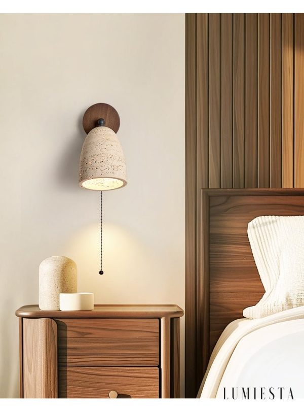 Capitolia - Lampa stołowa trawertynowa z orzechową podstawą do salonu, Ø12×15 cm