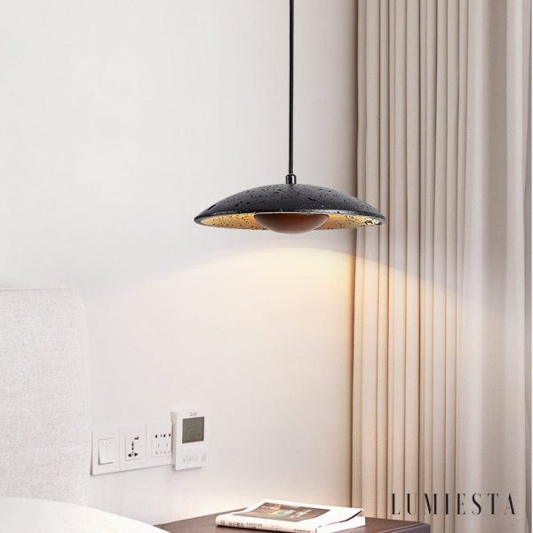 Lumiesta-tyrrhenis-lampa-wiszca-trawertynowa-czarny-trawertyn-do-salonu-25-x-8-cm-1.jpg Tyrrhenis - Lampa wisząca trawertynowa, czarny trawertyn, do salonu, Ø25 x 8 cm