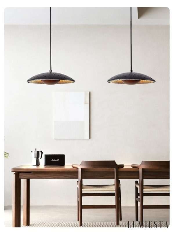 Lumiesta-tyrrhenis-lampa-wiszca-trawertynowa-czarny-trawertyn-do-salonu-25-x-8-cm-4.jpg Tyrrhenis - Lampa wisząca trawertynowa, czarny trawertyn, do salonu, Ø25 x 8 cm