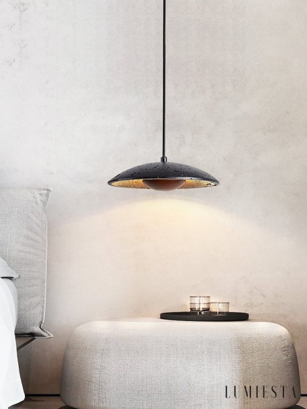 Lumiesta-tyrrhenis-lampa-wiszca-trawertynowa-czarny-trawertyn-do-salonu-25-x-8-cm-6.jpg Tyrrhenis - Lampa wisząca trawertynowa, czarny trawertyn, do salonu, Ø25 x 8 cm