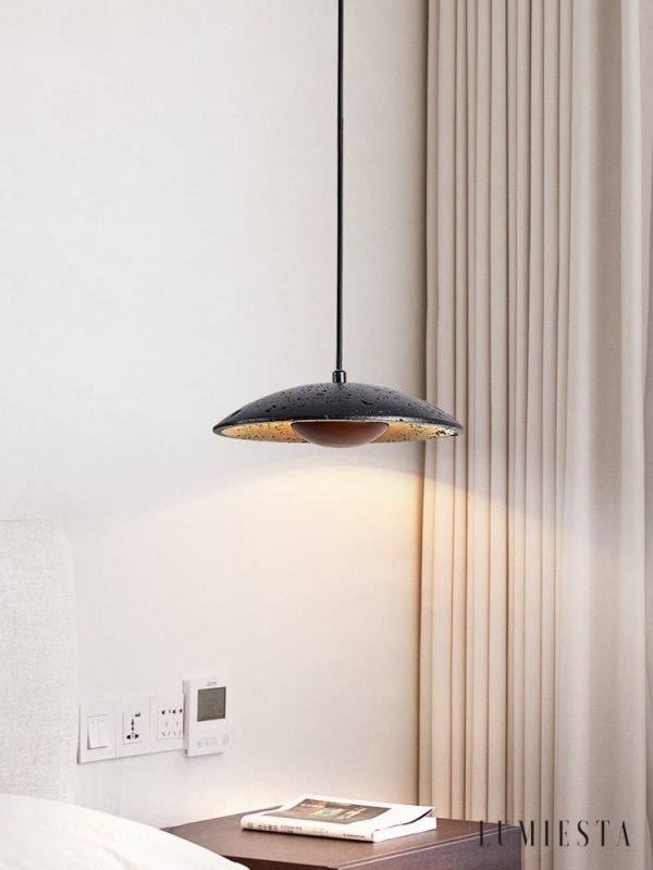 Lumiesta-tyrrhenis-lampa-wiszca-trawertynowa-czarny-trawertyn-do-salonu-25-x-8-cm-8.jpg Tyrrhenis - Lampa wisząca trawertynowa, czarny trawertyn, do salonu, Ø25 x 8 cm