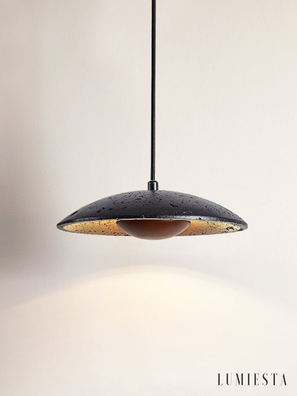 Lumiesta-tyrrhenis-lampa-wiszca-trawertynowa-czarny-trawertyn-do-salonu-25-x-8-cm-9.jpg Tyrrhenis - Lampa wisząca trawertynowa, czarny trawertyn, do salonu, Ø25 x 8 cm