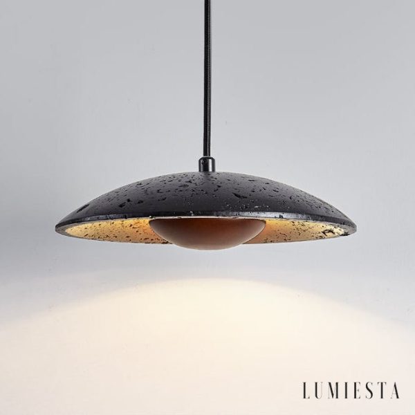 Lumiesta-tyrrhenis-lampa-wiszca-trawertynowa-czarny-trawertyn-do-salonu-25-x-8-cm-rozmiar-25-cm-x-wysoko-8-cm-kolor-czarny-trawertyn-i-ciemny-orzech-barwa-wiata-ciepa.jpg Tyrrhenis - Lampa wisząca trawertynowa, czarny trawertyn, do salonu, Ø25 x 8 cm