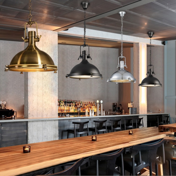 Metalowa lampa wisząca industrialna w stylu country