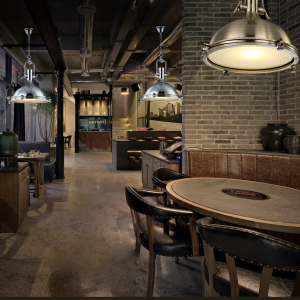 Metalowa lampa wisząca industrialna w stylu country