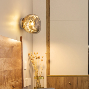 Eloru - Lampa ścienna z eleganckim szkłem w kształcie stopionego szkła, Ø18/28cm