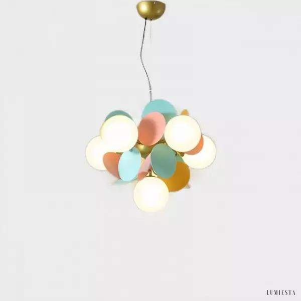 Lampa wisząca w kształcie kulek w pastelowych kolorach
