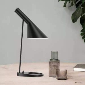 Asymetryczna metalowa lampa stołowa w nowoczesnym stylu