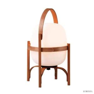 Lampka stołowa Cesta z opalowym kloszem i drewnianą podstawą