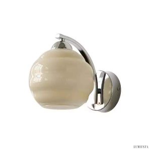 Lampka ścienna z mlecznym szkłem w stylu vintage z złotymi akcentami