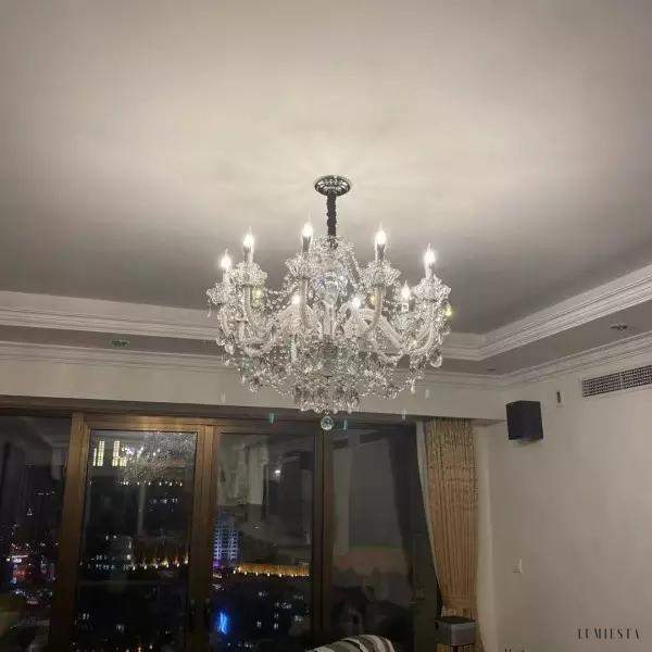 Luksusowy żyrandol kryształowy w stylu świecznika