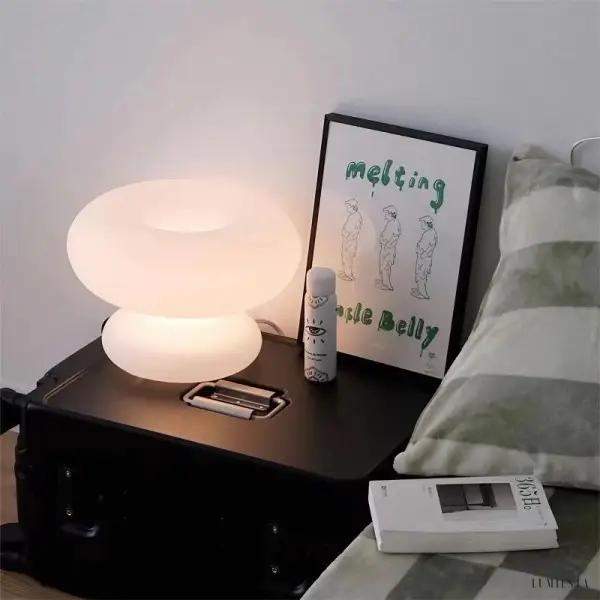 Bauhaus biała lampa stołowa w kształcie grzyba minimalistyczna
