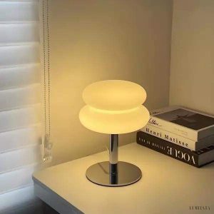 Lampka stołowa Bauhaus ze szklanym kloszem minimalistyczna