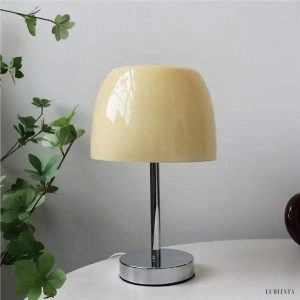 Minimalistyczna lampa stołowa Bauhaus z kolorowym kloszem