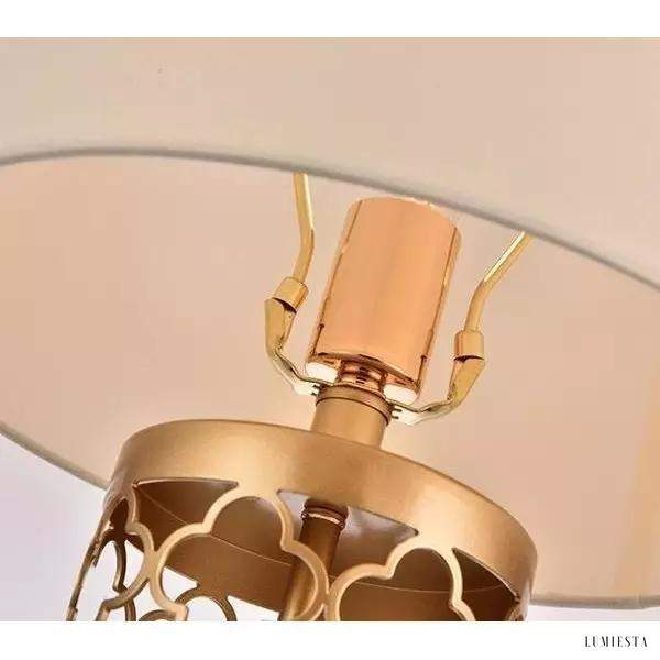 image_10-289.jpg Metalowa lampa stołowa wrażająca otwartą konstrukcją złotą