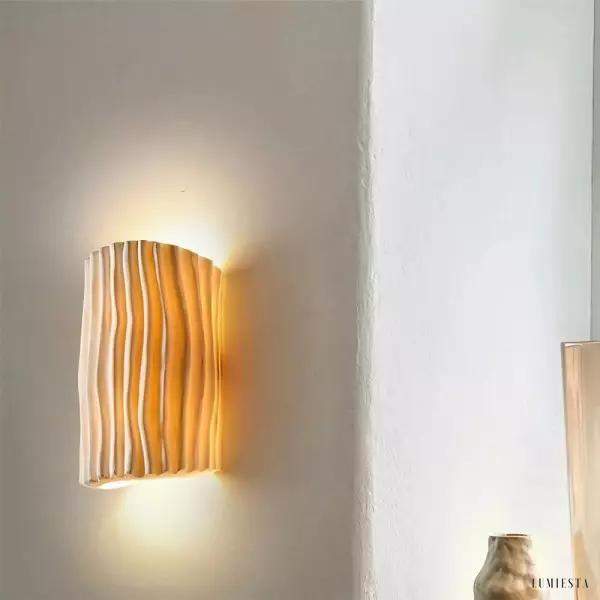 Stylowa lampka ścienna z żywicy w skandynawskim stylu