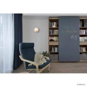 Lampa ścienna z marmuru i miedzi w minimalistycznym stylu