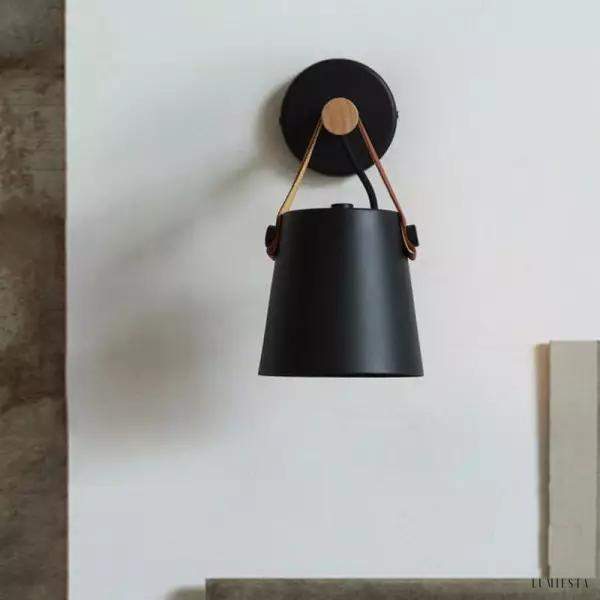 Lampa ścienna LED w skandynawskim stylu z drewnianym wykończeniem