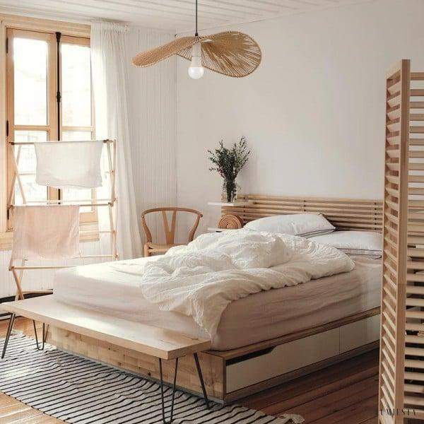 Rattanowa lampa wisząca Wabi Sabi ze słomkowym kapeluszem