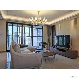 Nowoczesny żyrandol kryształowy w kształcie fali mosiężny