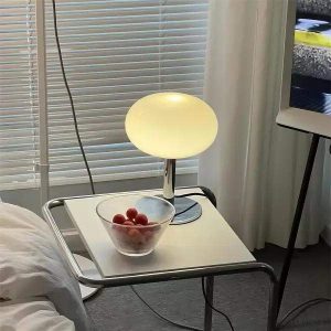 Lampa stołowa Bauhaus z dimmowalnym źródłem światła