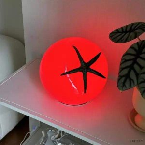 Nowoczesna lampa biurkowa w kształcie pomidora czerwonego