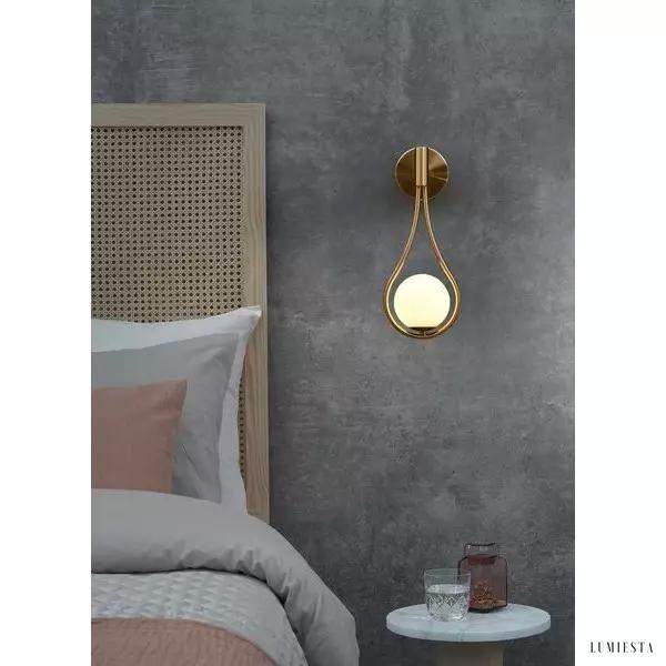 Lampa ścienna z mosiądzu w stylu vintage z opalowym kloszem