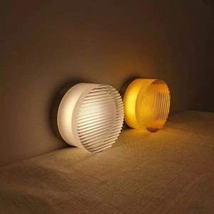 Nowoczesna lampa ścienna sufitowa Crisp z falistym wzorem