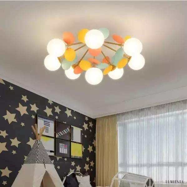 Lampa wisząca w kształcie kulek w pastelowych kolorach