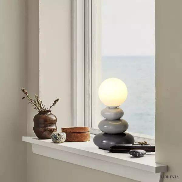 Nowoczesna lampka stołowa inspirowana kamieniami dekoracyjnymi