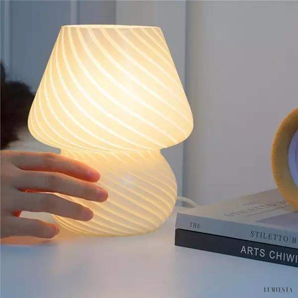 Lampa stołowa w kształcie grzyba w stylu nordyckim