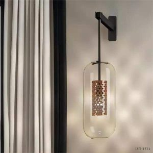 Lampa ścienna Vadim minimalistyczna z szklanym kloszem