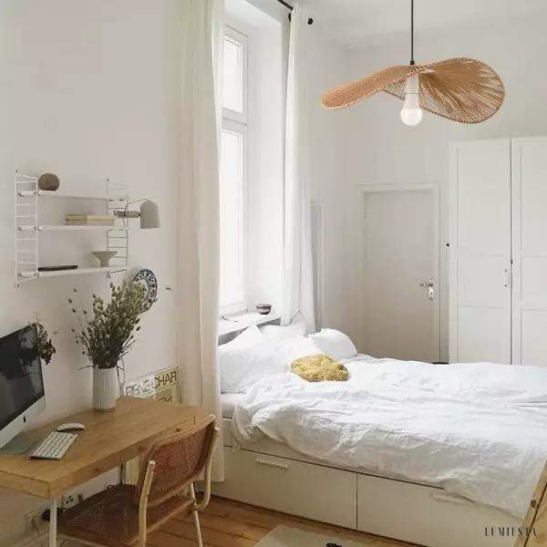 Rattanowa lampa wisząca Wabi Sabi ze słomkowym kapeluszem