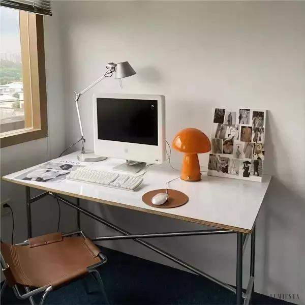 Lampka stołowa w stylu Bauhaus w kształcie grzyba z dimmerem