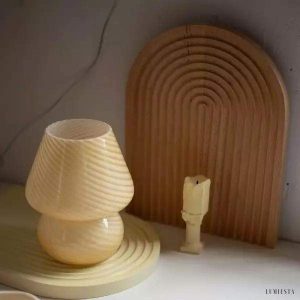 Lampa stołowa w kształcie grzyba w stylu nordyckim