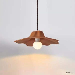 Kolorowa lampa wisząca w kształcie kwiatu