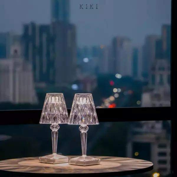 Elegancka lampka stołowa LED w stylu barokowym z akumulatorem