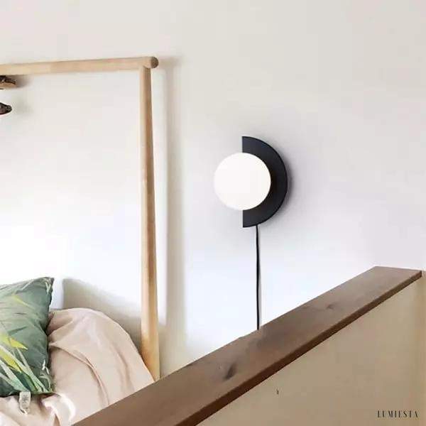 Kolorowa lampa ścienna Nordic Candy z szklanym kloszem