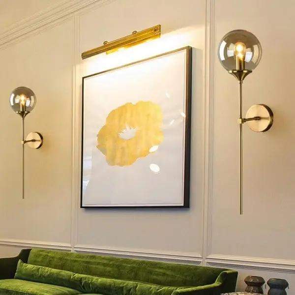 Minimalistyczna szklana lampa ścienna w kształcie kuli