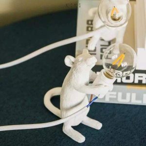 Lampka biurkowa myszka w stylu nowoczesnym z delikatnym światłem