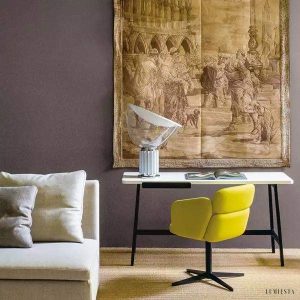 Lampa stołowa Taccia z unikalnym kształtem reflektora