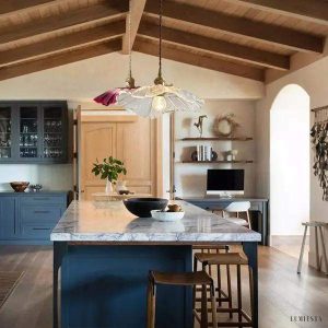 Szklana lampa wisząca retro Lotus z przezroczystym kloszem