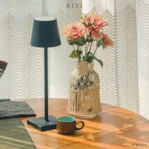 Nowoczesna lampa stołowa LED z regulacją jasności