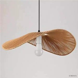 Rattanowa lampa wisząca Wabi Sabi ze słomkowym kapeluszem